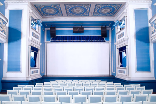 Kulissenzüge und Lift für Kronleuchter im Kurtheater Jelenia Góra